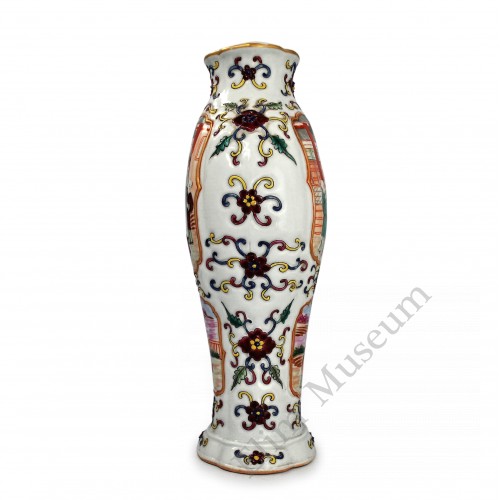 1509  A Qing period export Fencai pair vases